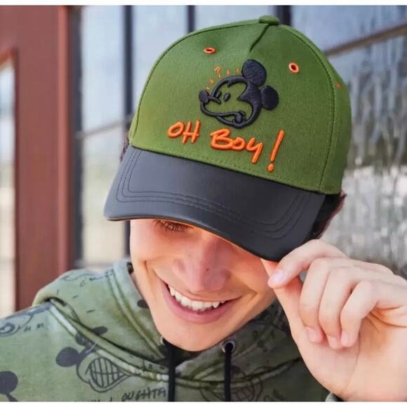 DISNEY ARTIST SERIES Mickey Mouse " OH Boy ! " Baseball Cap by Bret Iwan - NWT - Picture 2 of 6
